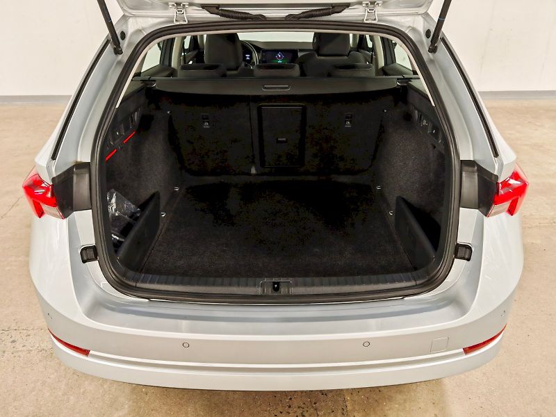 Škoda Octavia (2022) 2.0 TSI 140 kW DSG 4x4 Style P - fotka 28 z 30