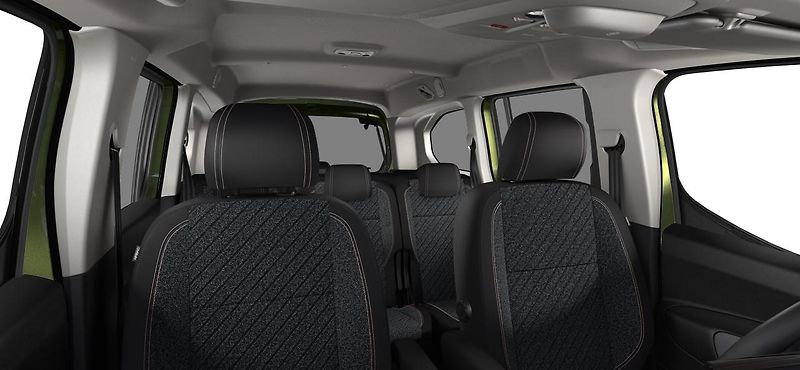 Peugeot Rifter (2026) LONG ALLURE DIESEL 130 MAN6 - fotka 7 z 9