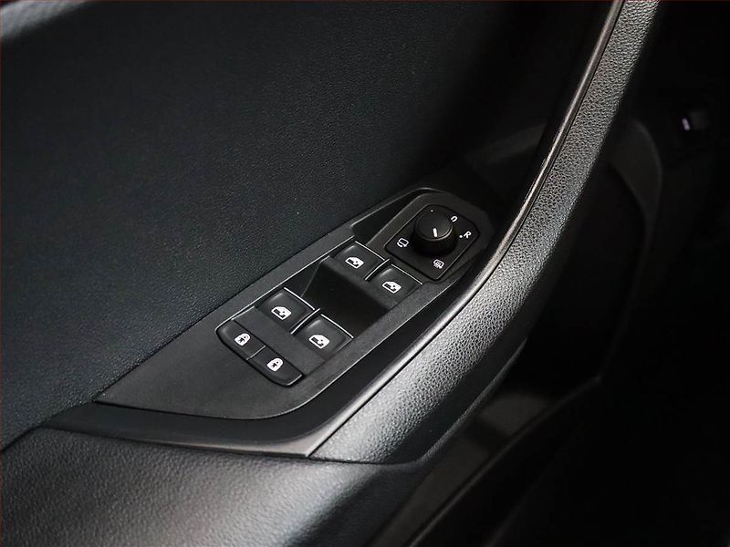 Škoda Karoq (2019) 1.6 TDI - fotka 20 z 21
