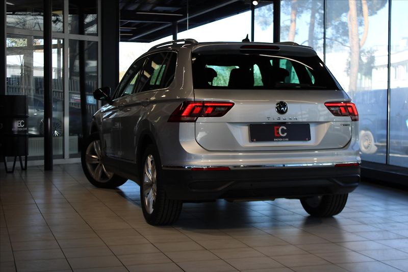 Volkswagen Tiguan TDi DSG 4MOTION IQ.Light/ACC/T - fotka 30 z 33