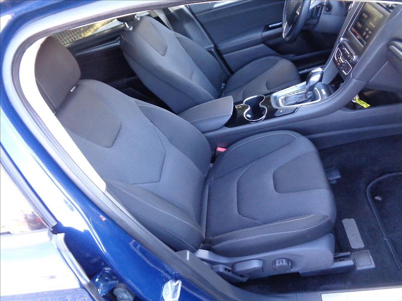 Ford Mondeo 2,0 - fotka 12 z 16