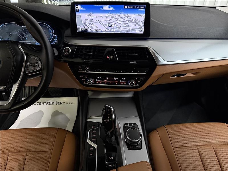 BMW Řada 5 530E XDRIVE ACC LASER TAŽNÉ - fotka 18 z 47