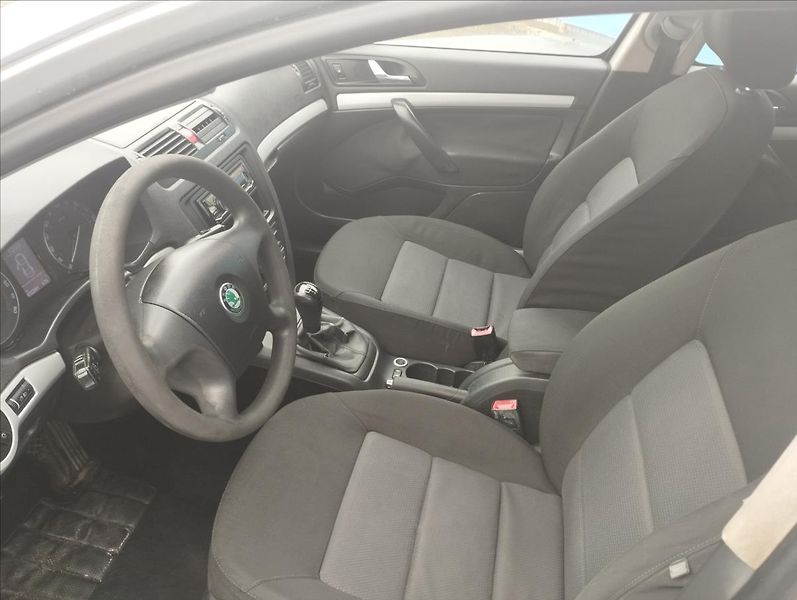 Škoda Octavia 1,9 TDi 77KW - fotka 7 z 13