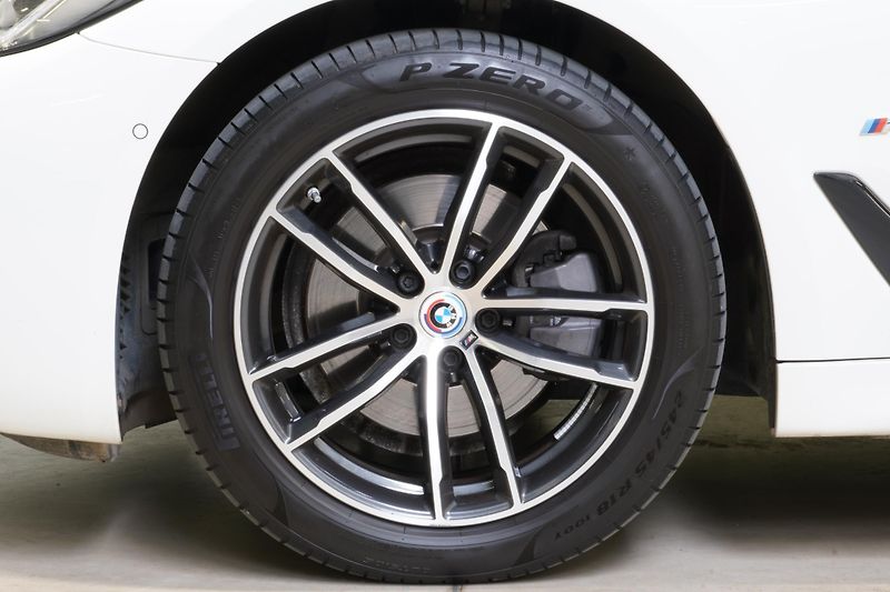 BMW Řada 5 520dxDrive,M-Packet,Tažné,ACC - fotka 14 z 37