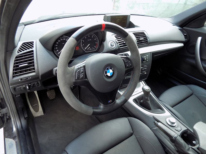 BMW Řada 1 (2006) 130i/M-Paket/NAVI/Bi-xenon/ - fotka 12 z 34