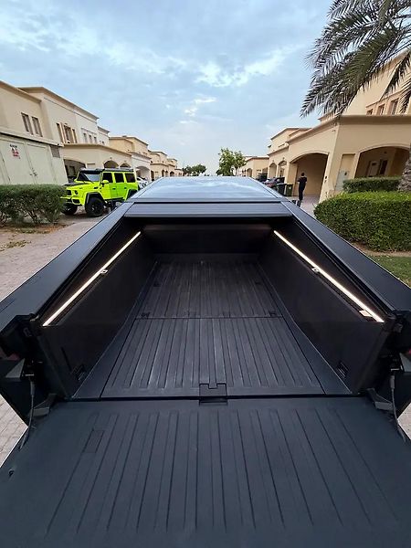 Tesla Cybertruck (2024) Jeden z prvních v ČR - fotka 15 z 18