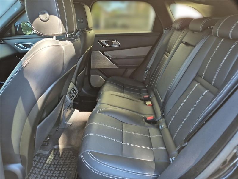 Land Rover Range Rover Velar 3,0 D300 AWD - fotka 11 z 20