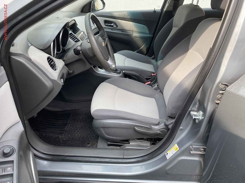Chevrolet Cruze (2010) 1.6i, ČR, Klima - fotka 9 z 15