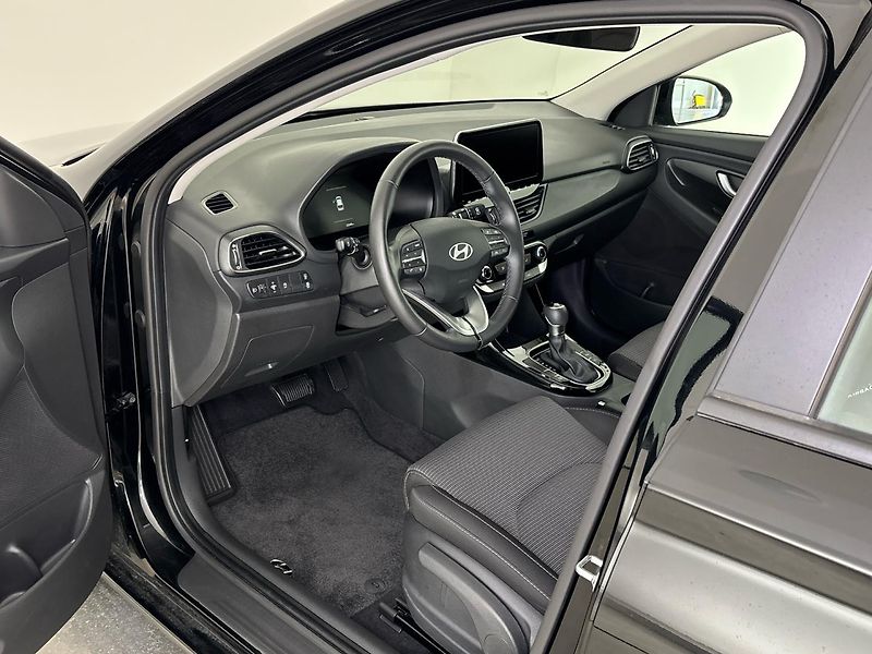 Hyundai i30 Smart DCT - fotka 6 z 26