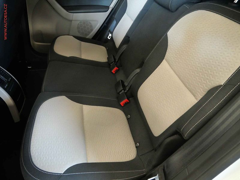 Škoda Yeti (2012) 2.0 TDI 4x4, ČR, DSG, panor. - fotka 11 z 23