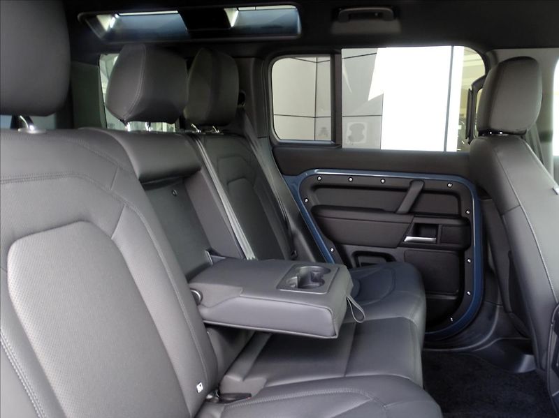 Land Rover Defender (2026) 110 D250 X-DYNAMIC SE - fotka 24 z 26