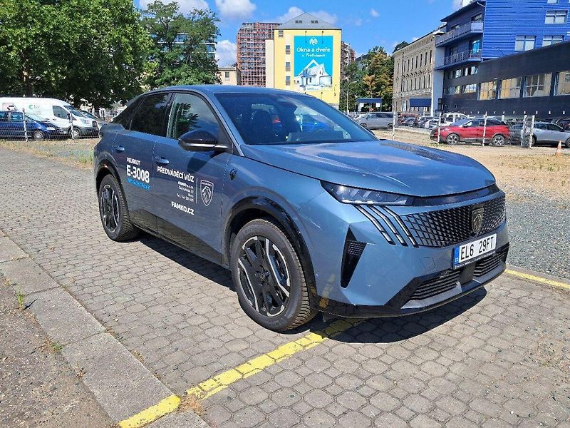 Peugeot 3008 GT Elektromotor 157 kW / 210 k - fotka 3 z 19
