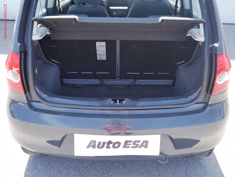 Volkswagen Fox (2008) 1.2i, Klima - fotka 7 z 13