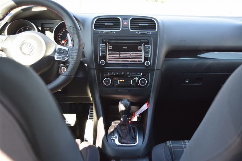 Volkswagen Golf 2,0 GTI 6 PO SERVISE AUTOMAT - fotka 18 z 45