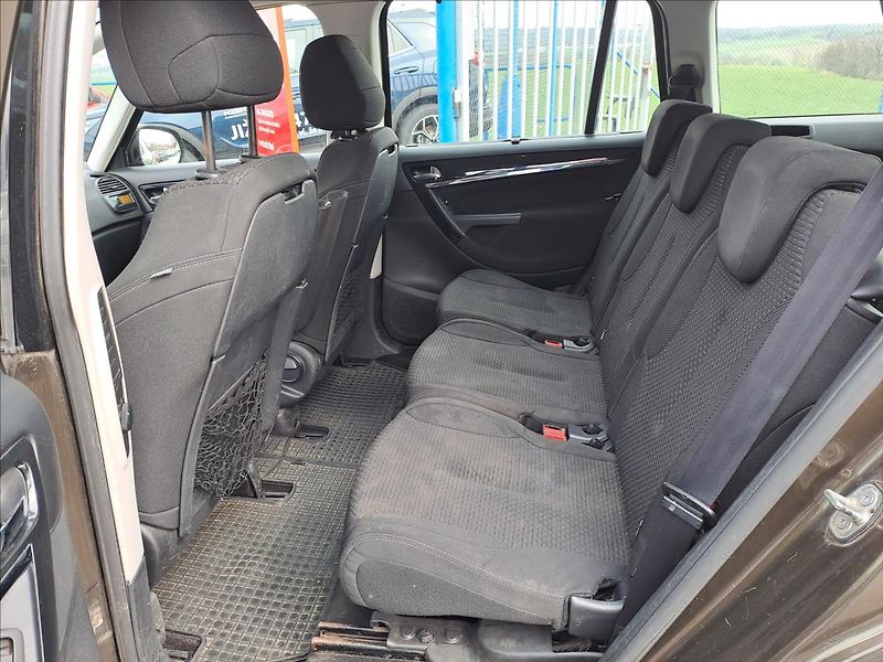 Citroën C4 Picasso 1,6 HDI 7 MÍST KOUPENO CZ - fotka 6 z 15