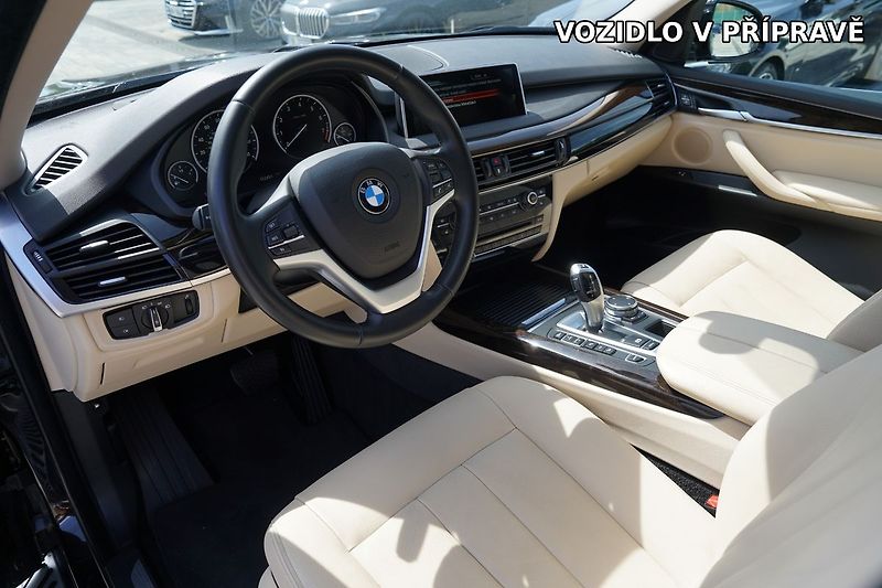 BMW X5 xDrive 40e 250kW Panorama - fotka 10 z 13