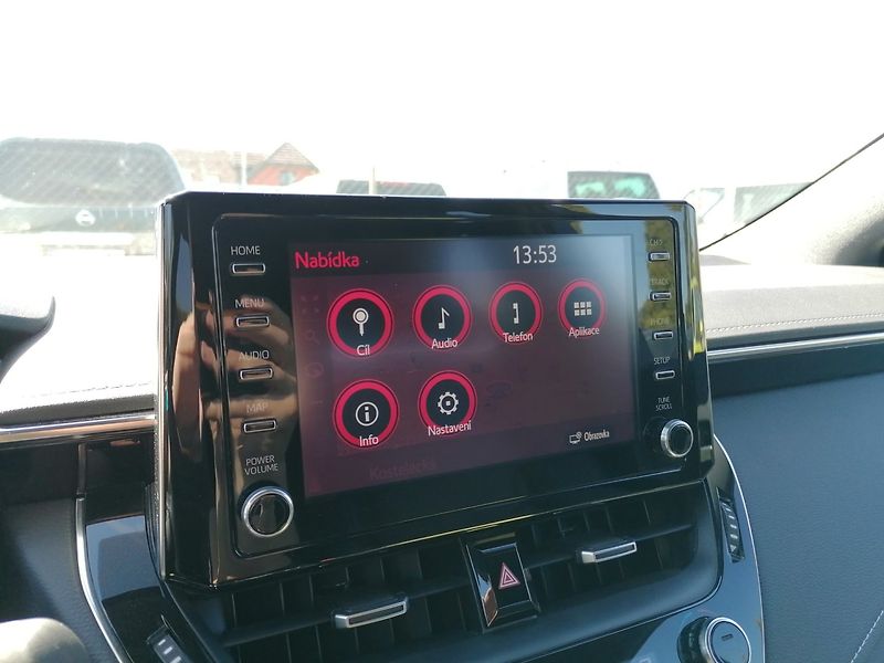 Toyota Corolla (2021) 1.8 Hybrid Executive,Head-up - fotka 14 z 33
