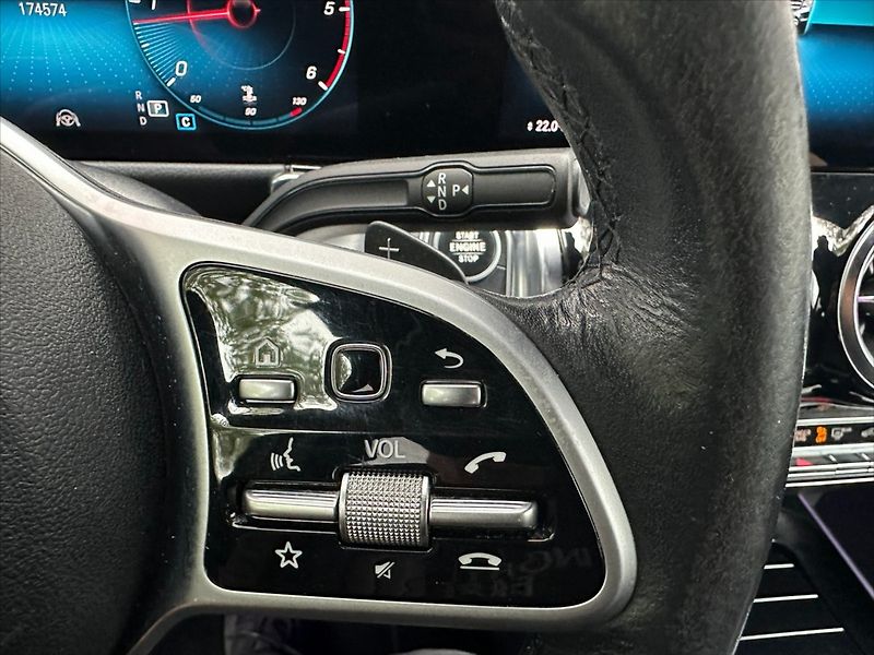 Mercedes-Benz GLB 2,0 200d 110kW, navi, kamera - fotka 24 z 43