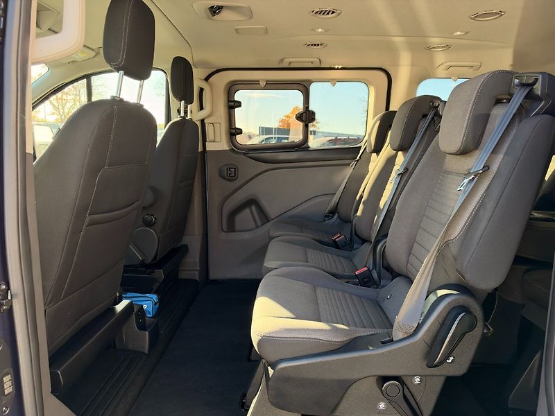 Ford Tourneo Custom (2022) Titanium 2.0TDCi 96kW L2 - fotka 19 z 35