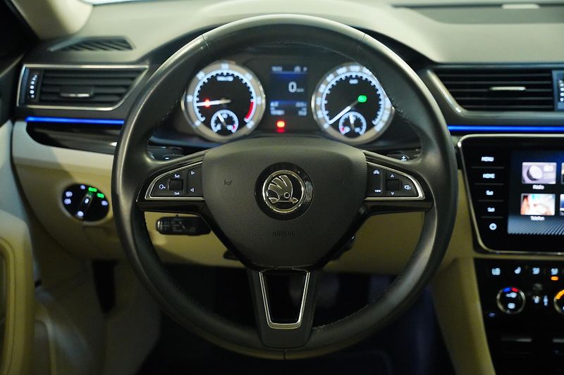 Škoda Superb - fotka 18 z 30