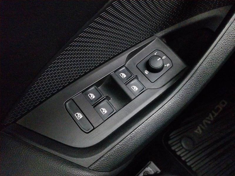 Škoda Octavia (2021) Ambition Plus 1.5 TSI - fotka 17 z 20