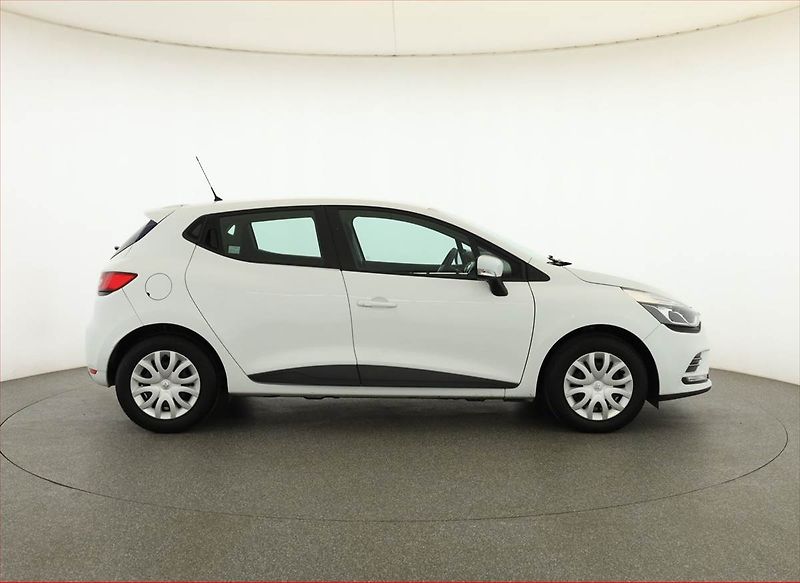 Renault Clio (2017) 1.2 16V, Tempomat - fotka 6 z 16
