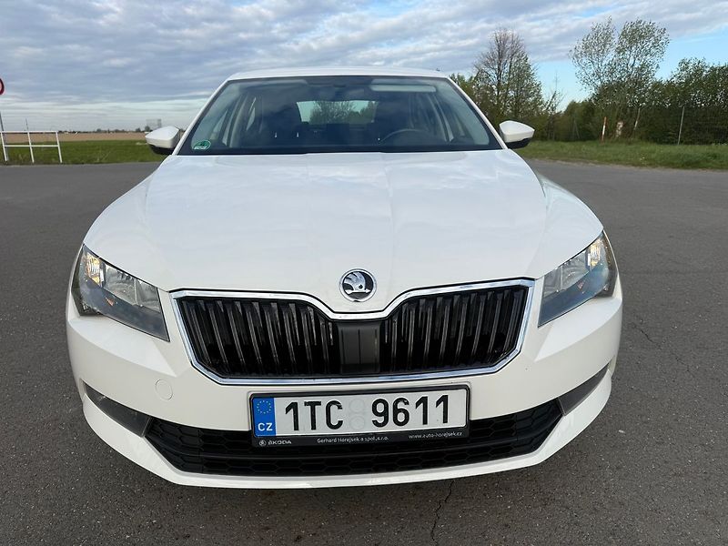Škoda Superb 2,0 TDI 110 kW - fotka 8 z 18