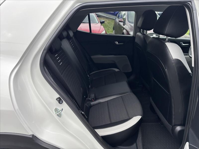 Kia Stonic 1,0 TGDi 73kW TOP ZÁRUKA NAVI - fotka 14 z 38
