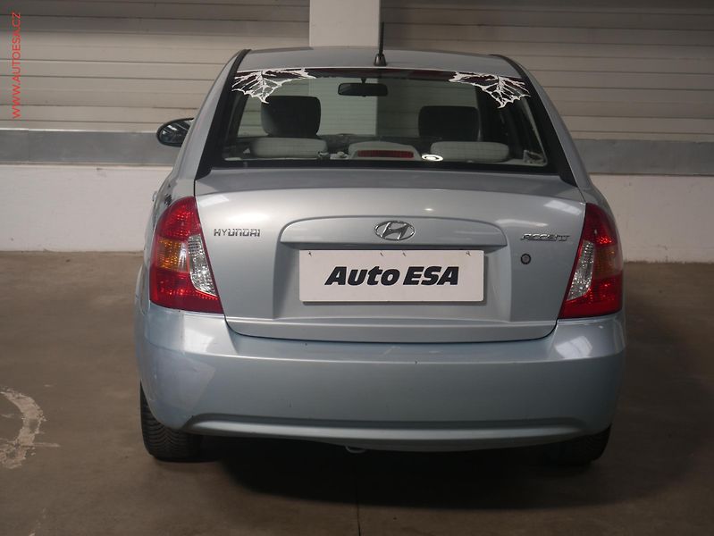 Hyundai Accent (2008) 1.4i, ČR, AC, zmk.řazení - fotka 5 z 15