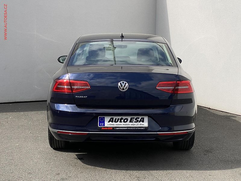 Volkswagen Passat (2015) 1.4 TSi, Highline, LED, navi - fotka 5 z 17