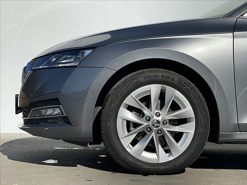 Škoda Octavia 2,0 TDI DSG Style Plus ACC - fotka 17 z 19
