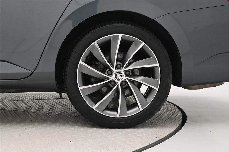 Škoda Superb 2,0 TDI 140 kW DSG L&K Záruka - fotka 32 z 32