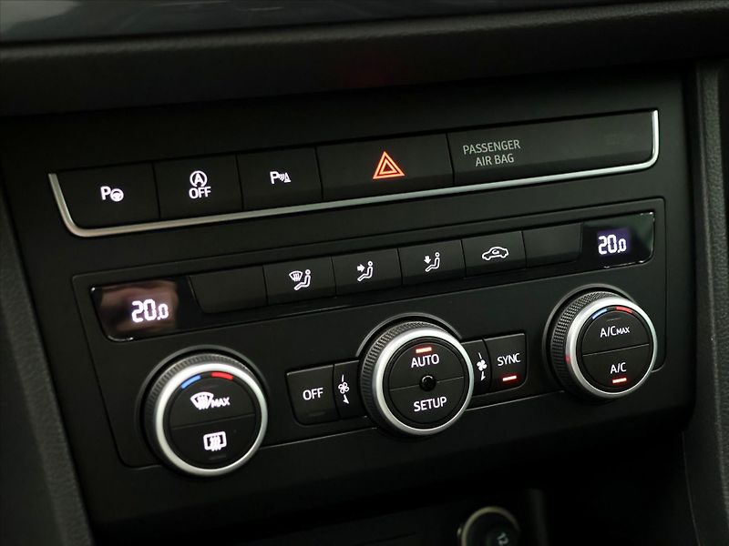 Seat Ateca 2,0 TDI Style LED Virtual DPH - fotka 21 z 30