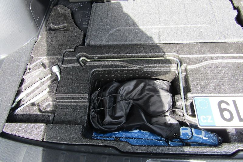 Subaru Forester (2022) Comfort NAVI ČR serv. kň. - fotka 31 z 37