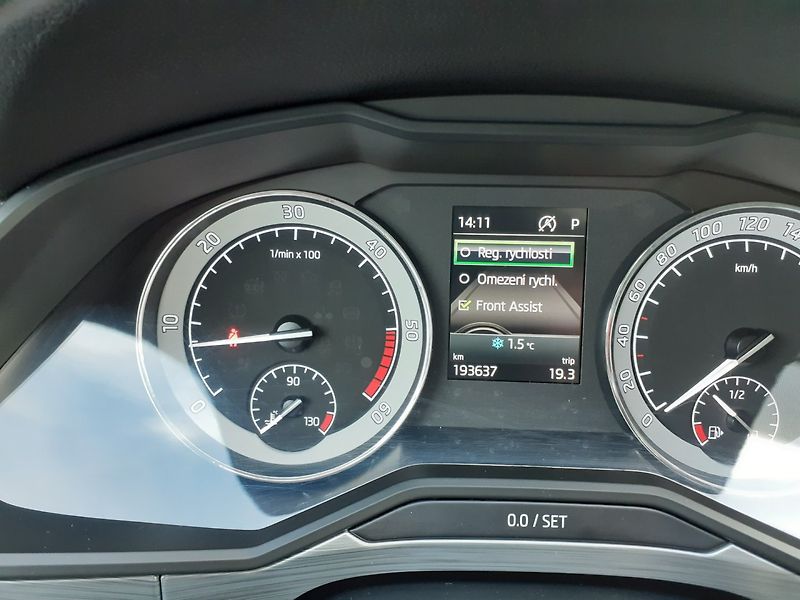 Škoda Superb (2020) 2.0 TDi 140Kw DSG ČR - fotka 12 z 32