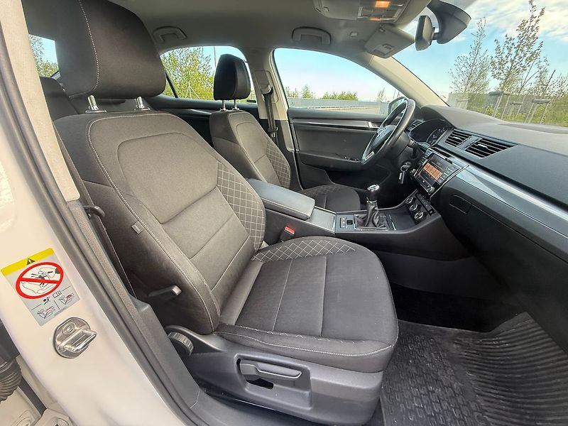 Škoda Superb 2,0 TDI 110 kW - fotka 12 z 18