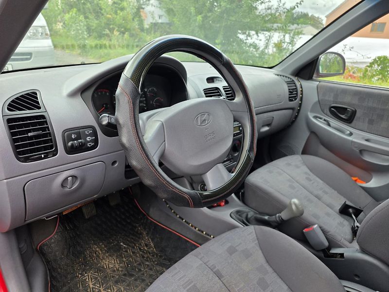 Hyundai Accent 1.3-KLIMA-BEZ STK - fotka 9 z 11