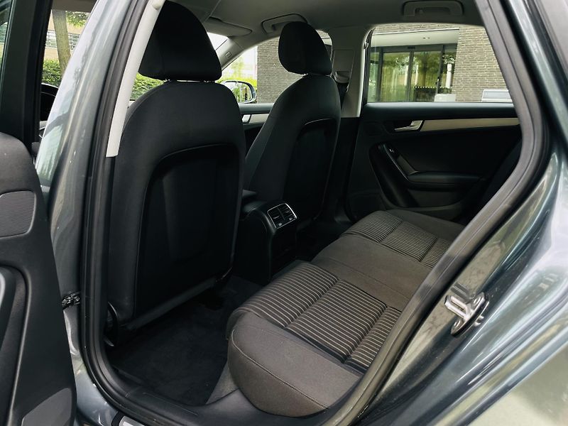 Audi A4 3.0TDI QUATTRO VÝHŘEV SERVISKA - fotka 25 z 41