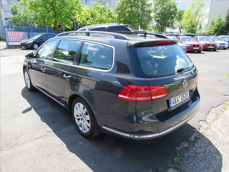 Volkswagen Passat 2,0 TDI 125kW DSG - fotka 6 z 37