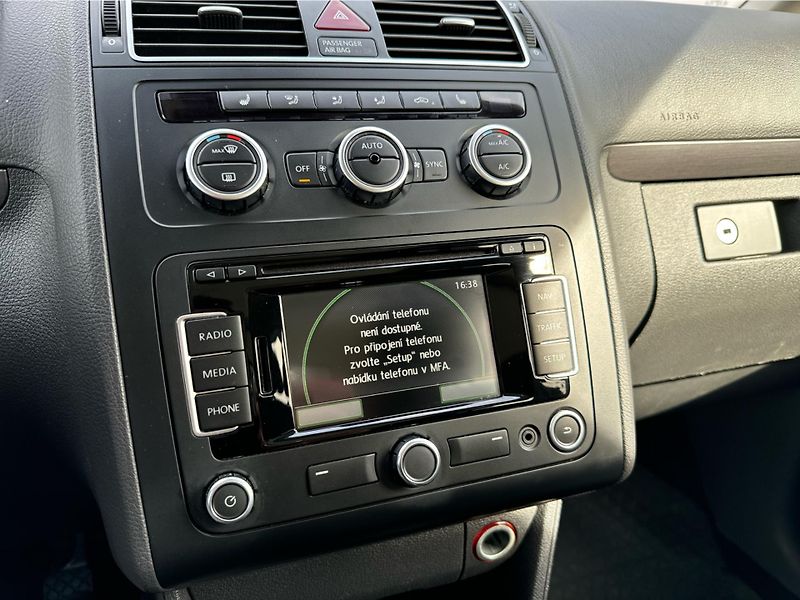 Volkswagen Touran 2,0 TDI Comfortline - fotka 15 z 19