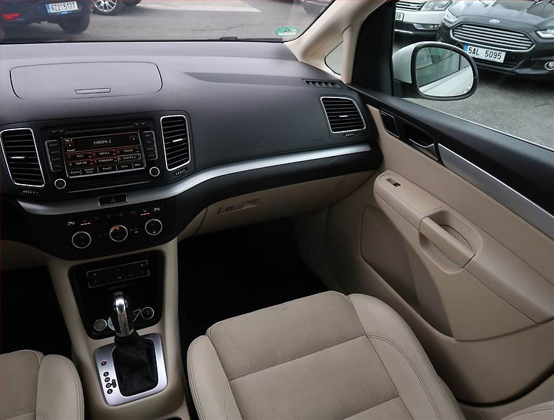 Volkswagen Sharan (2012) Highline 2.0 TDI BMT, Automat - fotka 8 z 25