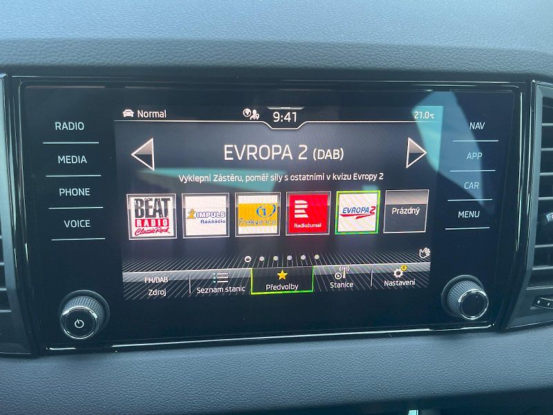 Škoda Karoq (2025) Sportline 1,5TSI / 110 kW DSG - fotka 16 z 36