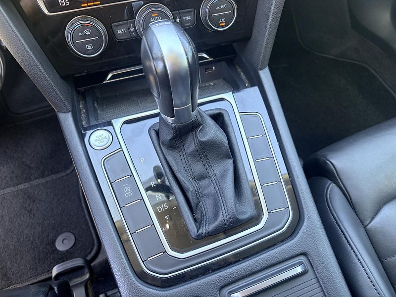 Volkswagen Passat 2.0TDI 110KW HIGHLINE DSG LED - fotka 24 z 46