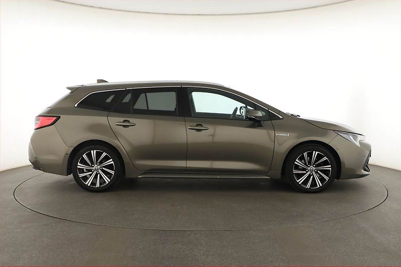 Toyota Corolla (2021) Style 2.0 Hybrid, Automat, ČR - fotka 6 z 15