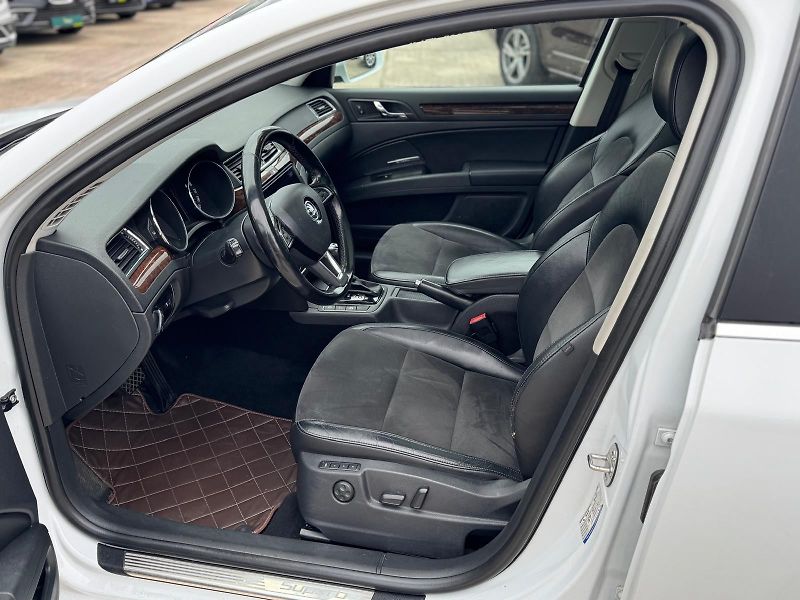 Škoda Superb - fotka 6 z 15