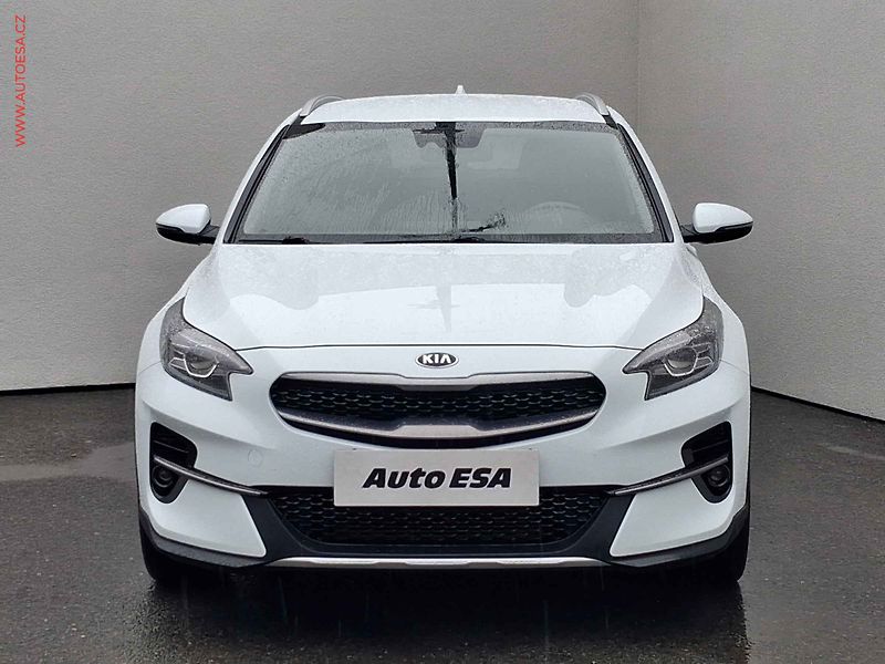 Kia XCeed (2020) 1.6 CRDi, 2.maj,ČR, TZ, LED - fotka 2 z 20