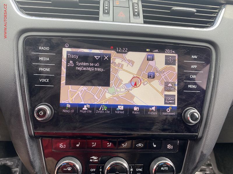 Škoda Octavia (2018) 1.4 TSI, ČR, LED, park.čidla - fotka 17 z 18