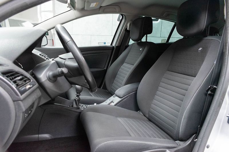 Renault Mégane 1.6dCi LIMITED*2xKOLA*KLIMA*ČR - fotka 11 z 40