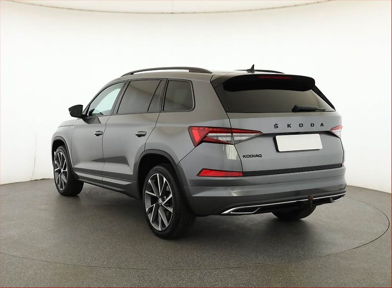 Škoda Kodiaq (2022) Sportline 1.5 TSI, digi klima - fotka 4 z 19