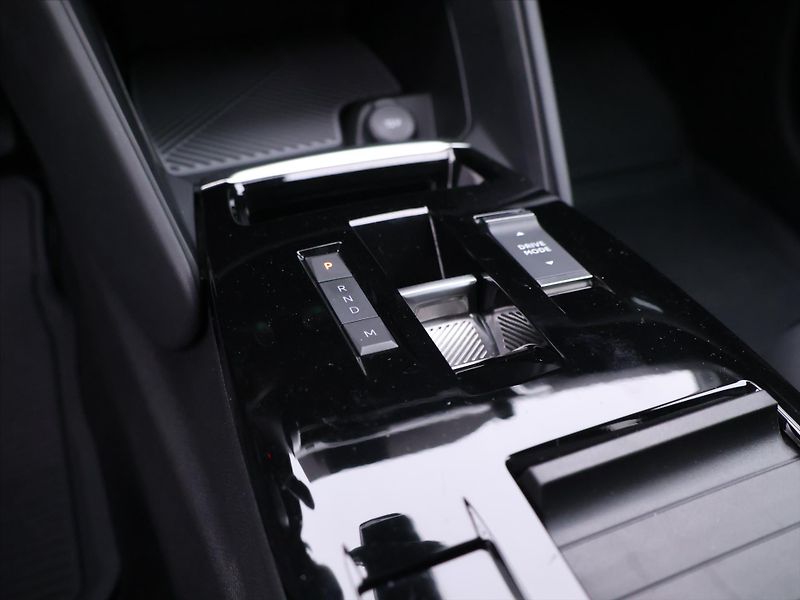 Citroën C4 1,2 PT 96kW Shine Aut Kůže HUD - fotka 29 z 38